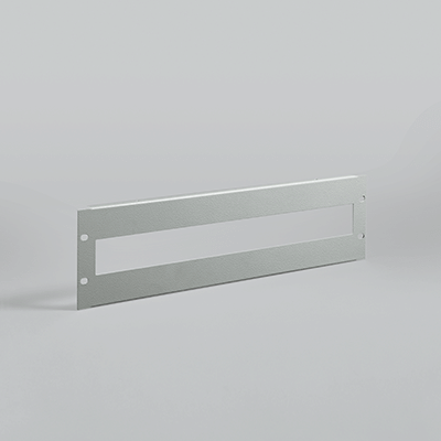 Panneau pour fermeture frontale avec fente