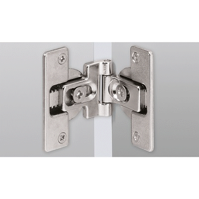 Centre hinge with adjustable offset pivot