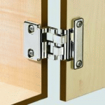 Special hinge for doors over 10 mm thick