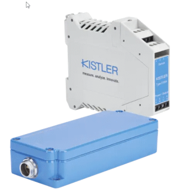 Differential charge amplifier