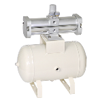 Booster regulator with air tank