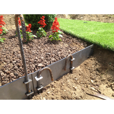 BorderStyle HD® is a thick flat steel batten which is suitable for formwork of hard surfaces (coated, deactivated or stabilized concrete) and landscaping. Quick fixing without screws.