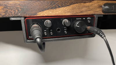 Focusrite Scarlett Solo 3. table attachment