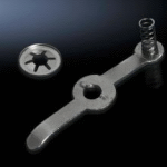 Locking bar latch to CNOMO